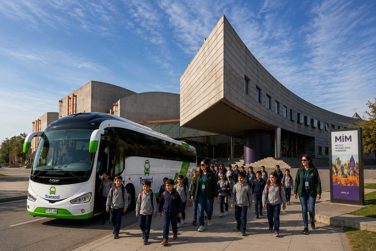 Estudiantes en salida educativa con bus Transccl